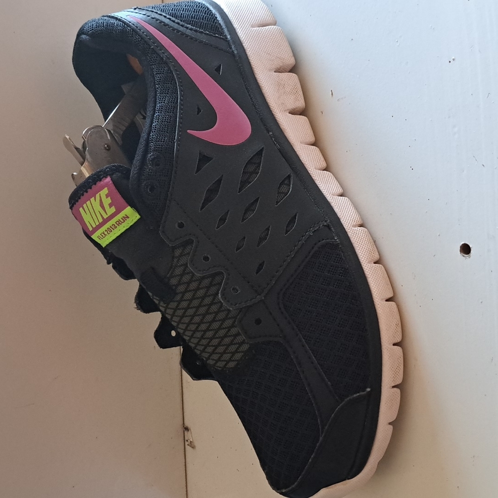 Nike Workout Sneakers - Size 6 - brand new!